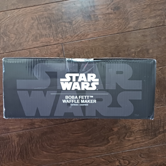NEW Star Wars Boba Fett Waffle Maker - Picture 3 of 5